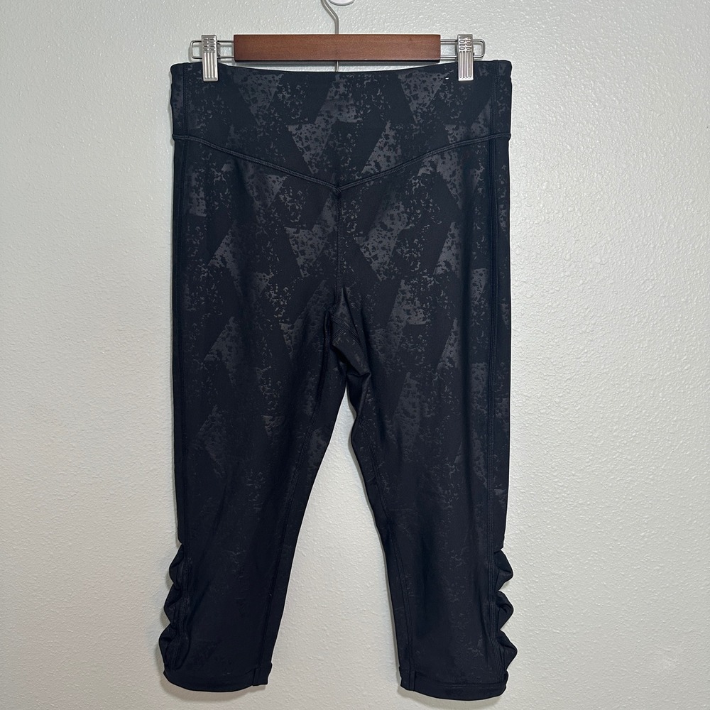 GapFit Womens Black Geometric Print Lattice Cutout Capri Leggings High Rise